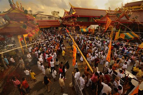  Phuket Vegetarian Festival: Thức Ăn chay, nghi lễ kỳ dị và sự thịnh vượng của cộng đồng Phuket